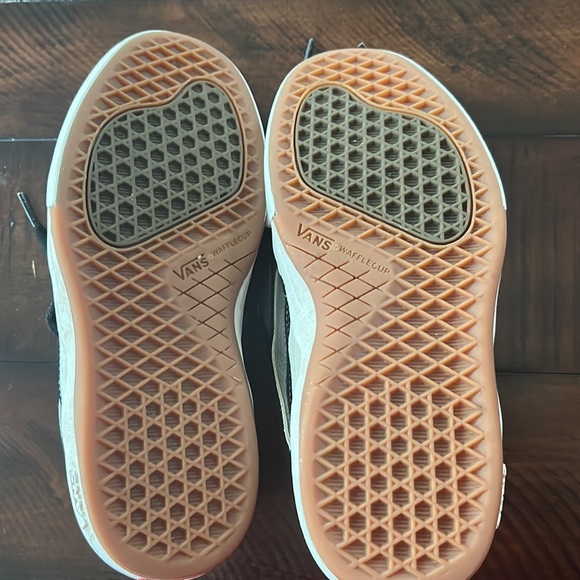 Vans Skateboarding Shoe - Picture 7 of 9